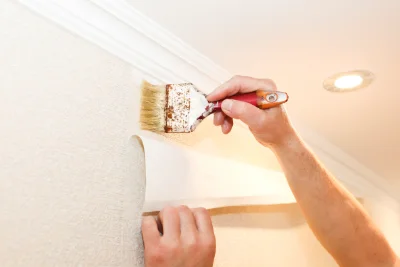 Pose de papier peint à Flaux — revêtements muraux et toiles de verre